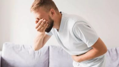 علاج القيء في المنزل